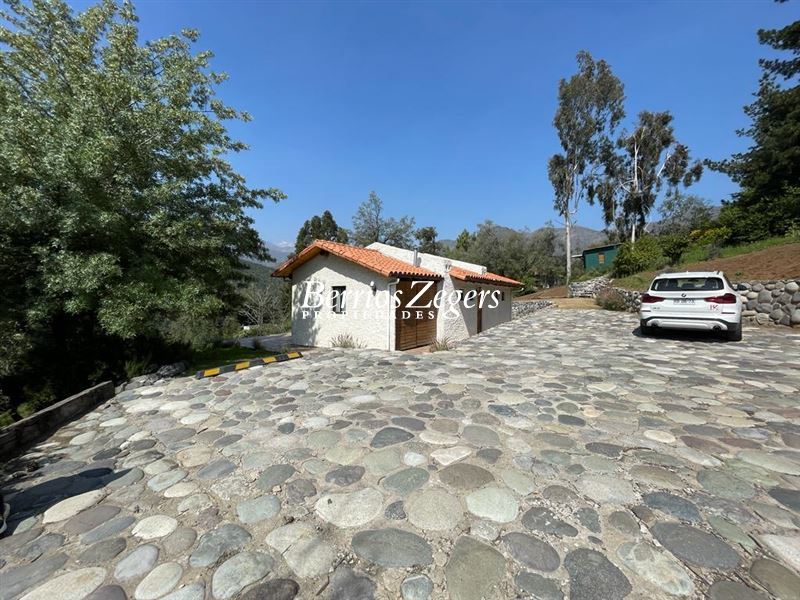 Casa, Sitio en venta en Lo Barnechea - Berrios Zegers - Ficha de propiedad
